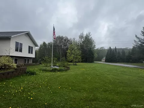 Exterior - 806 Ashlund, Wakefield, MI 49968 photo 10 of 20