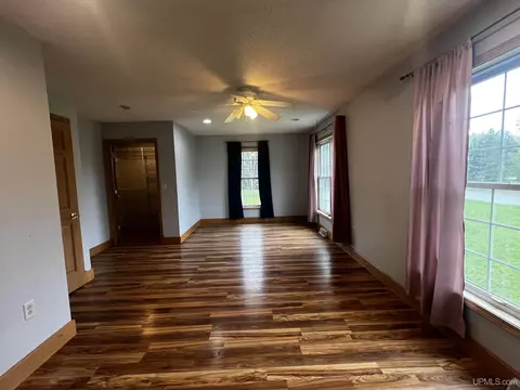 Living - 806 Ashlund, Wakefield, MI 49968 photo 4 of 7
