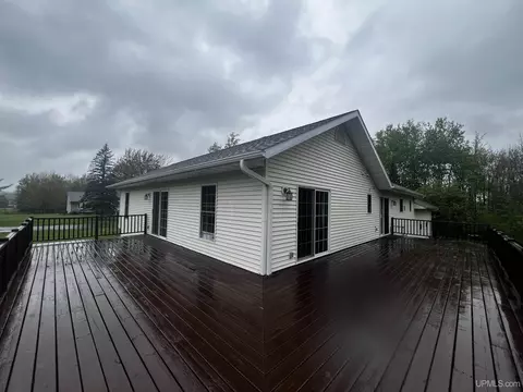 Exterior - 806 Ashlund, Wakefield, MI 49968 photo 3 of 20