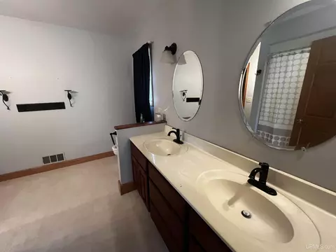 Bath - 806 Ashlund, Wakefield, MI 49968 photo 1 of 7