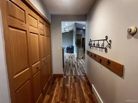 Entry Way - 806 Ashlund, Wakefield, MI 49968 photo 2 of 5