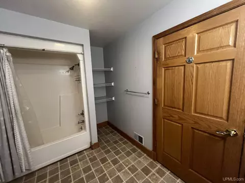 Bath - 806 Ashlund, Wakefield, MI 49968 photo 4 of 7