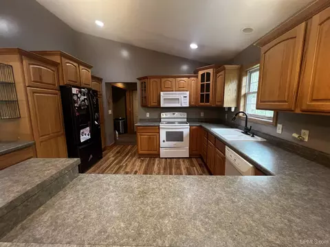 Kitchen - 806 Ashlund, Wakefield, MI 49968 photo 5 of 7