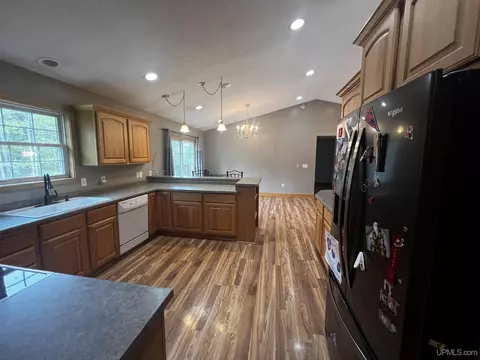 Kitchen - 806 Ashlund, Wakefield, MI 49968 photo 4 of 7