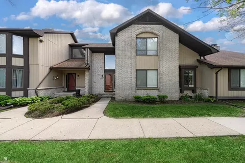 20544 Villa Grande Cir, Clinton Township, MI 48038