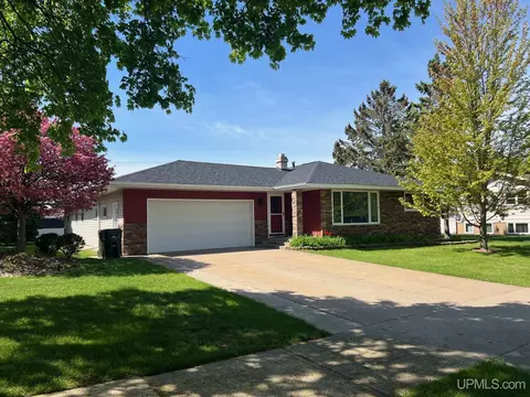 2527 S 2nd, Escanaba, MI 49829