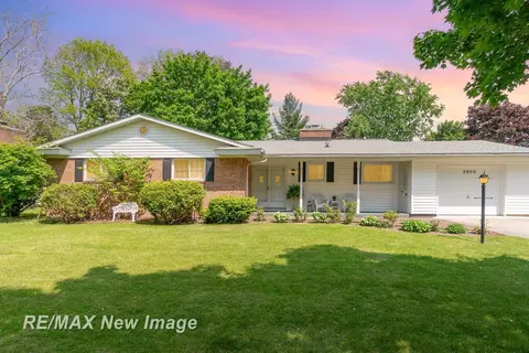 2900 Dina, Midland, MI 48642