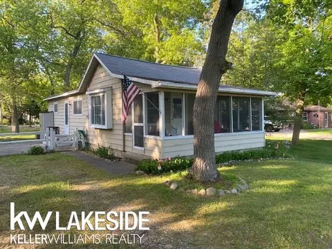 6986 Michigan, Caseville, MI 48725