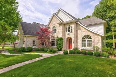 736 Maple, Frankenmuth, MI 48734 photo 2