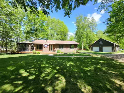 4611 Glaves Cv, Gladwin, MI 48624