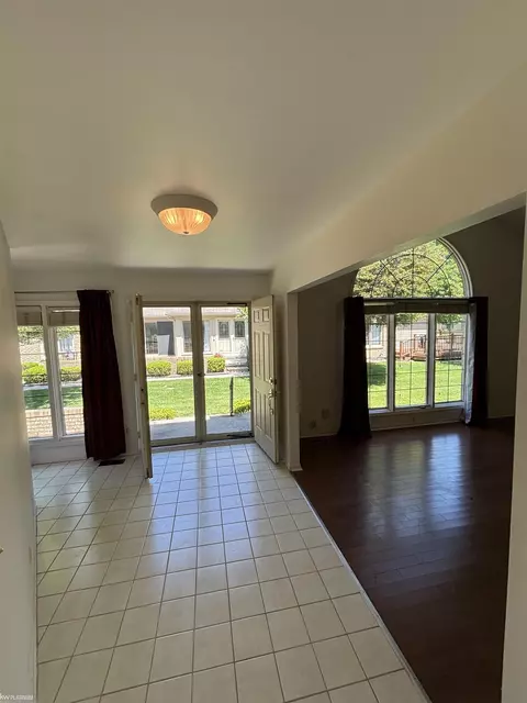 16904 Boulder Way, Macomb, MI 48042 photo 2