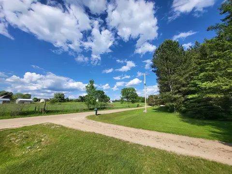 5597 Watson, Gladwin, MI 48624 photo 3