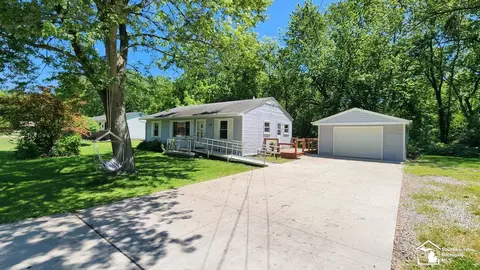 13810 Bayside, Monroe, MI 48161