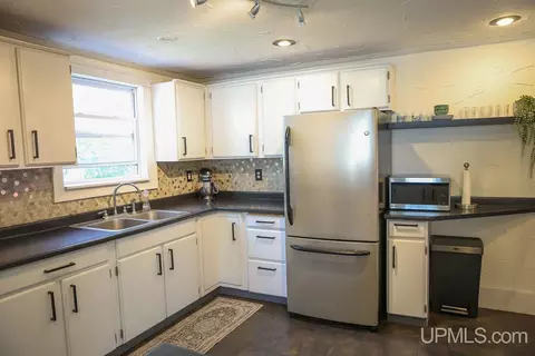 Kitchen - 610 E, Iron Mountain, MI 49801 photo 3 of 3