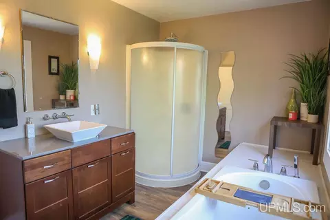 Bath - 610 E, Iron Mountain, MI 49801 photo 1 of 4