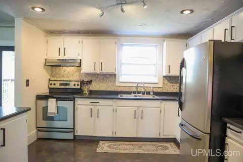 Kitchen - 610 E, Iron Mountain, MI 49801 photo 2 of 3