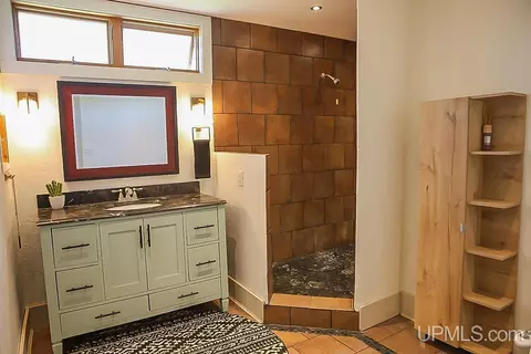 Bath - 610 E, Iron Mountain, MI 49801 photo 3 of 4