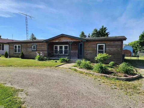 528 William G, Capac, MI 48014
