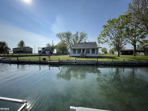 8512 Bedford Hwy, Harsens Island, MI 48028