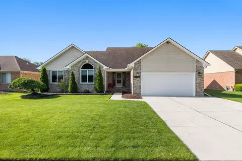 31180 English Oaks, New Baltimore, MI 48047