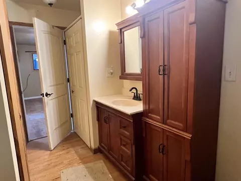 Bath - 4120 Covemoor, Harrison, MI 48625 photo 4 of 4