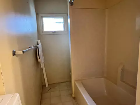 Bath - 4120 Covemoor, Harrison, MI 48625 photo 2 of 4