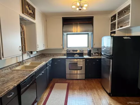 Kitchen - 209 E Chocolay, Munising, MI 49862 photo 2 of 5
