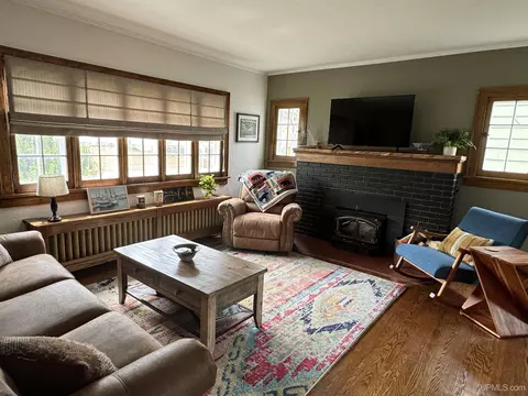 Living - 209 E Chocolay, Munising, MI 49862 photo 2 of 7