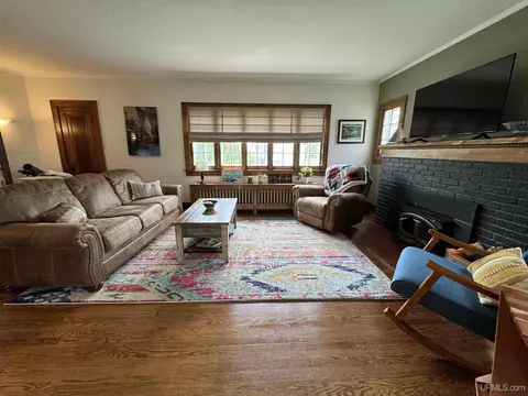Living - 209 E Chocolay, Munising, MI 49862 photo 4 of 7