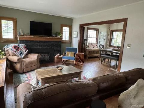 Living - 209 E Chocolay, Munising, MI 49862 photo 3 of 7