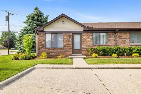 30788 Quinkert St #40, Roseville, MI 48066