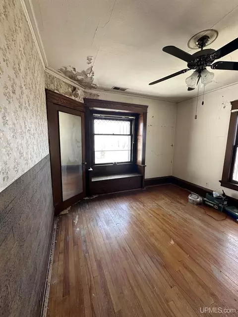 323 Ogden, Escanaba, MI 49829 photo 13