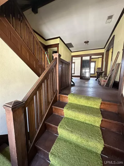323 Ogden, Escanaba, MI 49829 photo 10