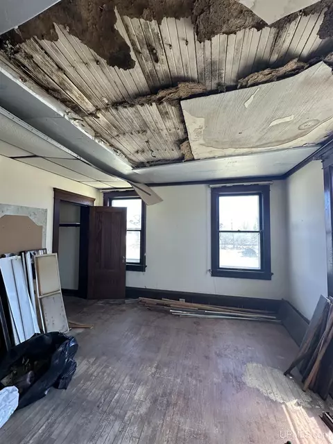 323 Ogden, Escanaba, MI 49829 photo 6