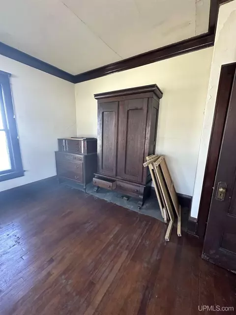 323 Ogden, Escanaba, MI 49829 photo 7