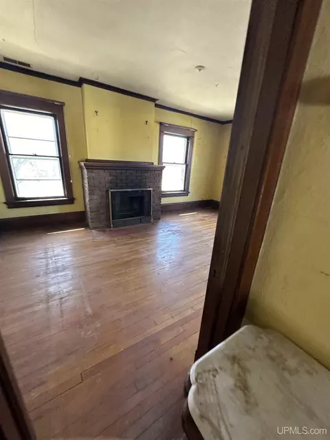 323 Ogden, Escanaba, MI 49829 photo 12
