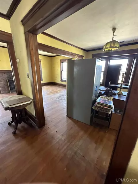 323 Ogden, Escanaba, MI 49829 photo 11