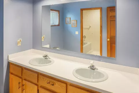 Bath - 3140 N Lakeshore, Deckerville, MI 48427 photo 4 of 8