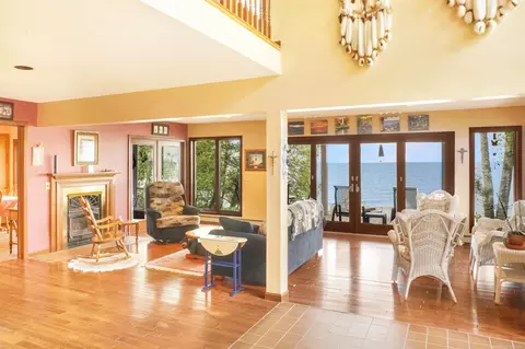 Living - 3140 N Lakeshore, Deckerville, MI 48427 photo 3 of 5