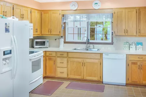 Kitchen - 3140 N Lakeshore, Deckerville, MI 48427 photo 2 of 2