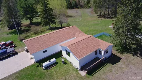 10675 E H 58, Munising, MI 49862 photo 4