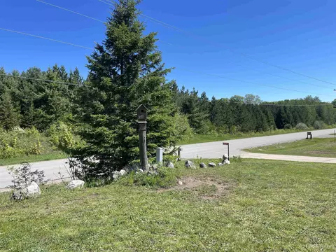 10675 E H 58, Munising, MI 49862 photo 39