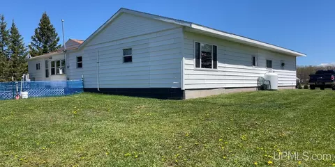10675 E H 58, Munising, MI 49862 photo 3