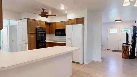 Kitchen - 6121 Duffield, Flushing, MI 48433 photo 4 of 6