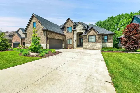 22015 Anita #72, Macomb, MI 48044
