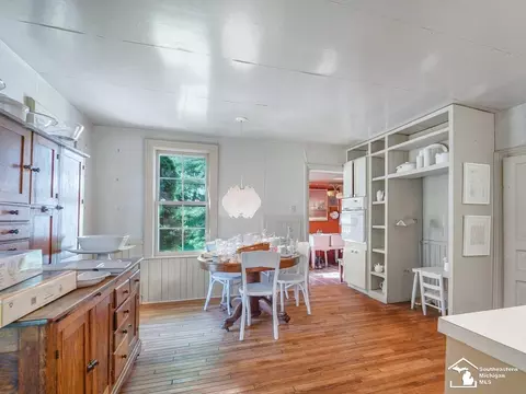 Dining - 2720 Fix, Monroe, MI 48162 photo 1 of 3