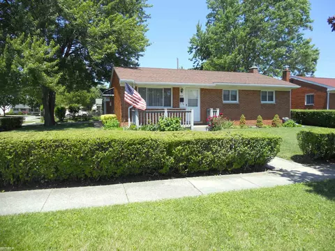 2015 Tarry, Sterling Heights, MI 48310