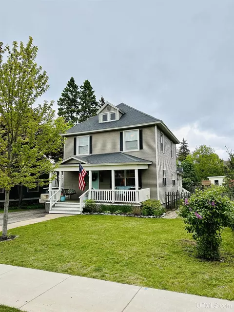 1104 N Front, Marquette, MI 49855