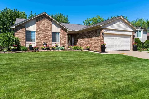 45783 Georgetown, Macomb, MI 48044 photo 2