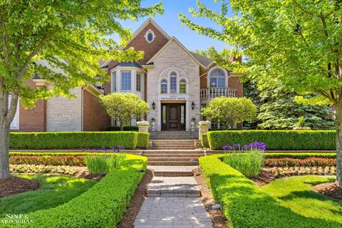 3826 Piccadilly, Rochester Hills, MI 48309